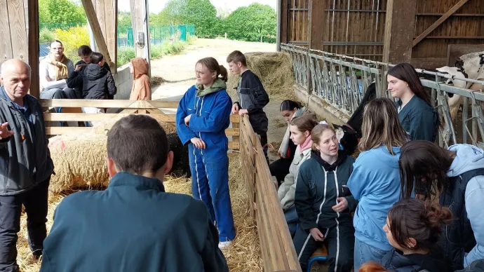 L’Agri’Pôle Saint-Hilaire-du-Harcouët forme aux métiers du cheval et de l’agriculture. Sur l’exploitation qui sert de support pédagogique, les pratiques culturales favorisent le respect de l’environnement et le bien-être animal.